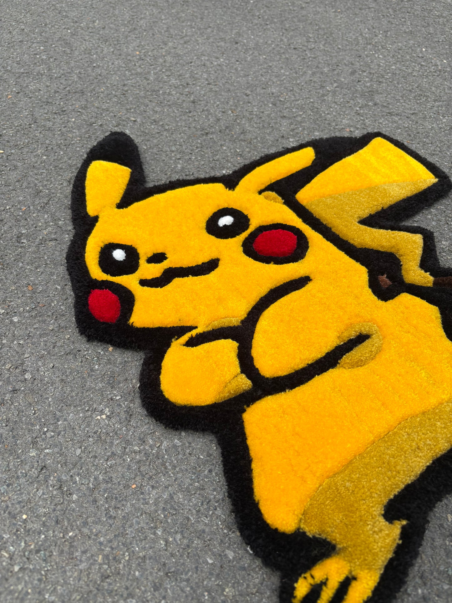 Tapis Pokémon/Pikachu (100% fait main) 70x65cm Tufting/Rug