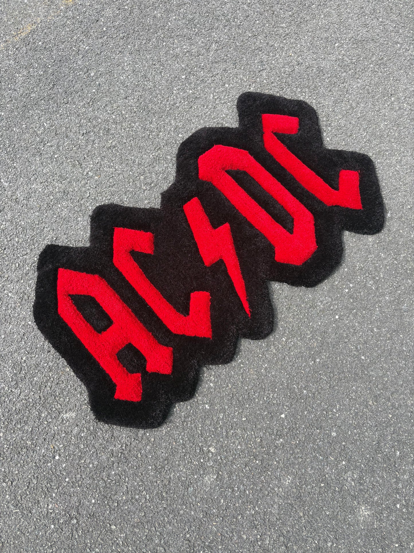 Tapis AC/DC (100% fait main) 75x44cm Tufting/Rug