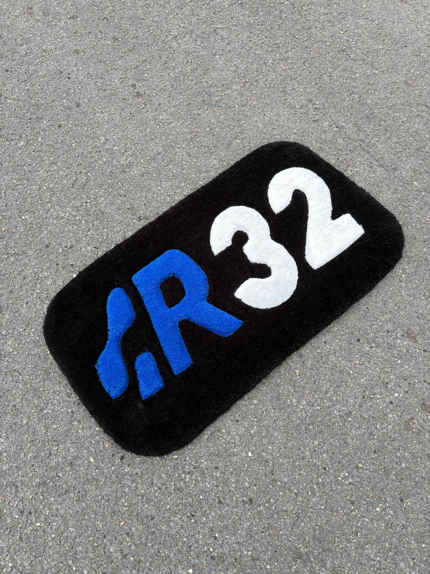 Tapis VW R32 (100% fait main) 70x35cm Tufting/Rug
