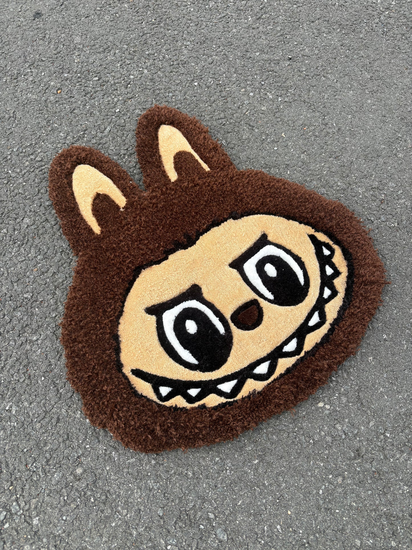 Tapis Labubu (100% fait main) 65x50cm Tufting/Rug