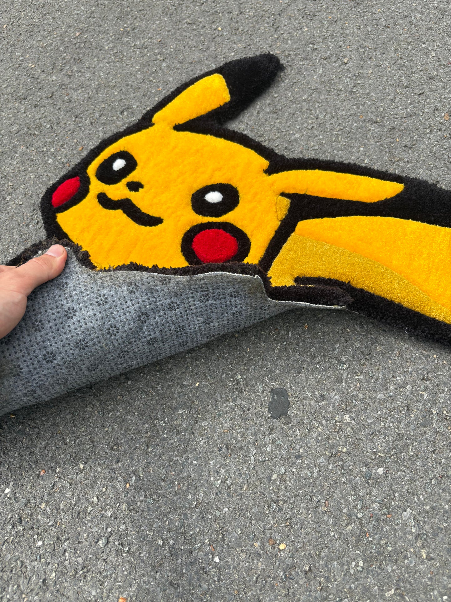 Tapis Pokémon/Pikachu (100% fait main) 70x65cm Tufting/Rug