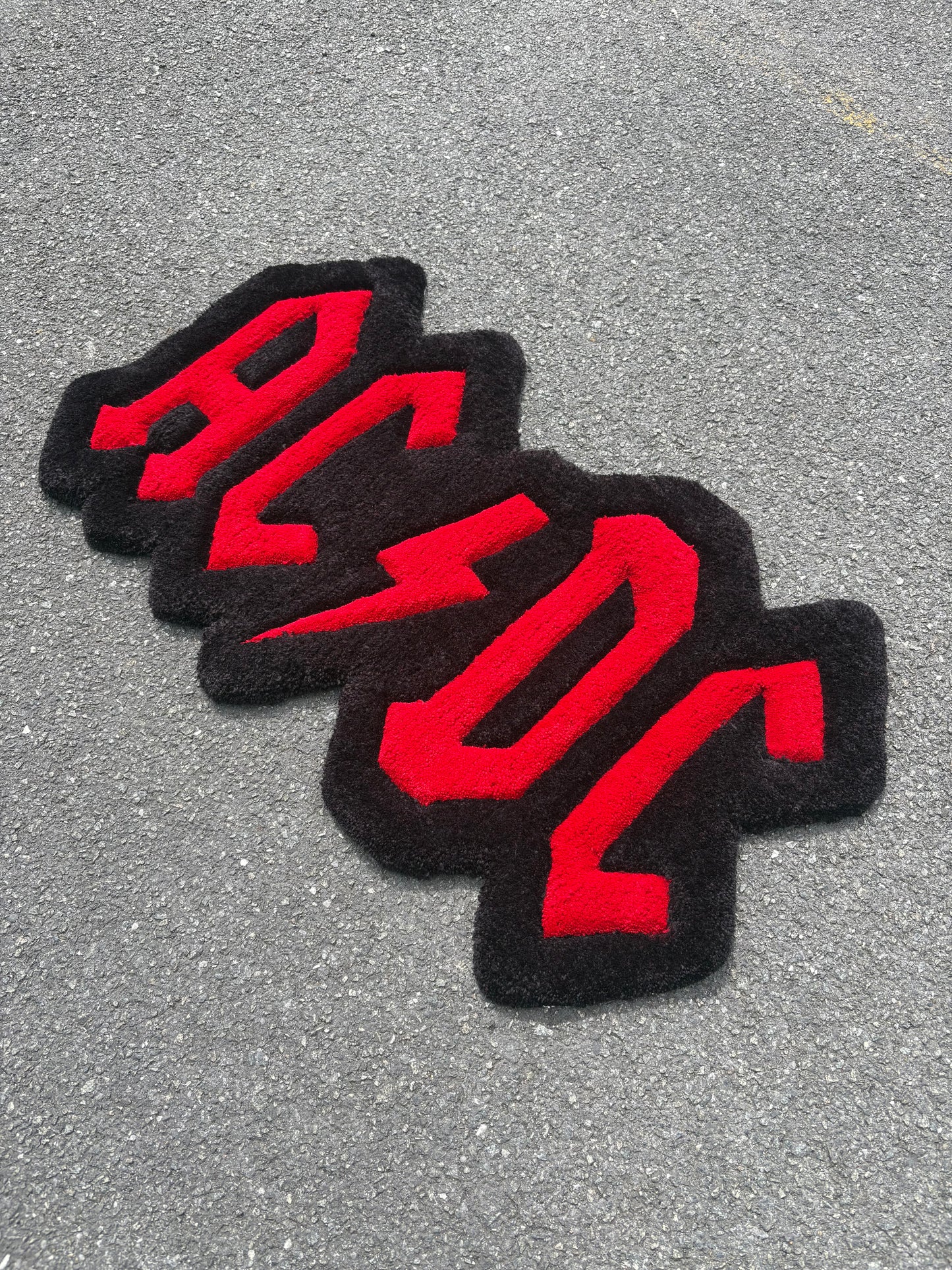 Tapis AC/DC (100% fait main) 75x44cm Tufting/Rug