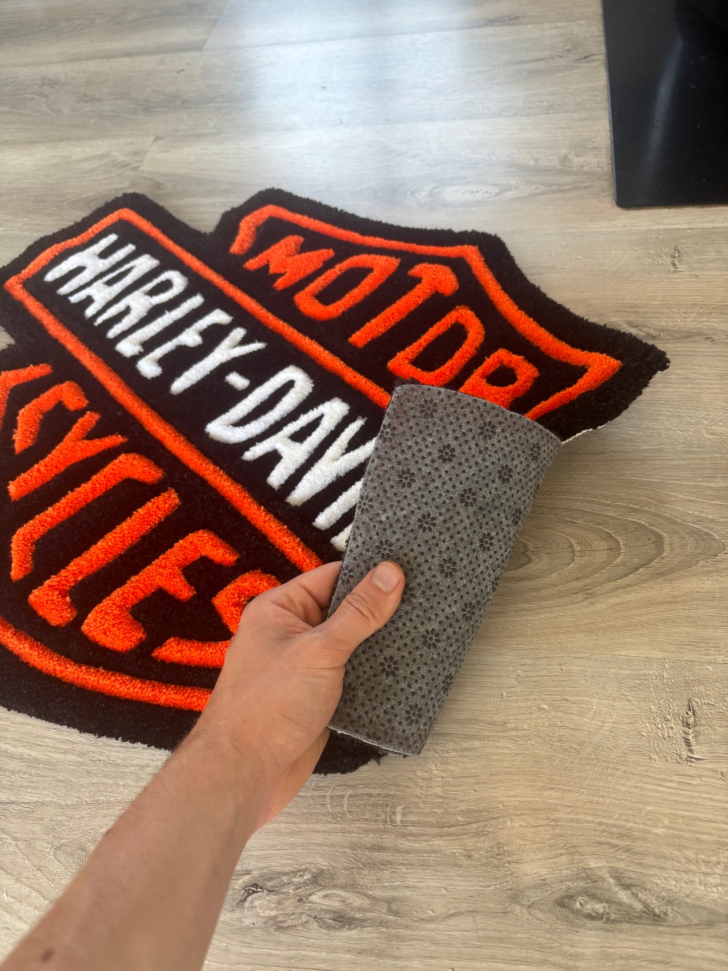 Tapis Tufting Harley-Davidson 70x55 cm – 100% fait main