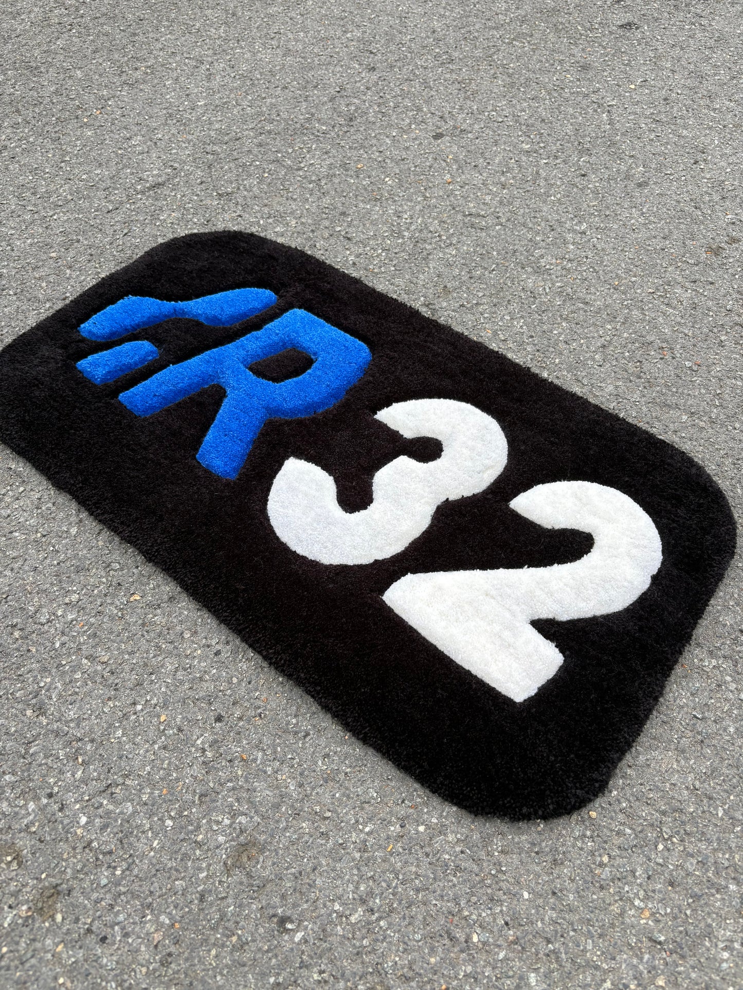 Tapis VW R32 (100% fait main) 70x35cm Tufting/Rug