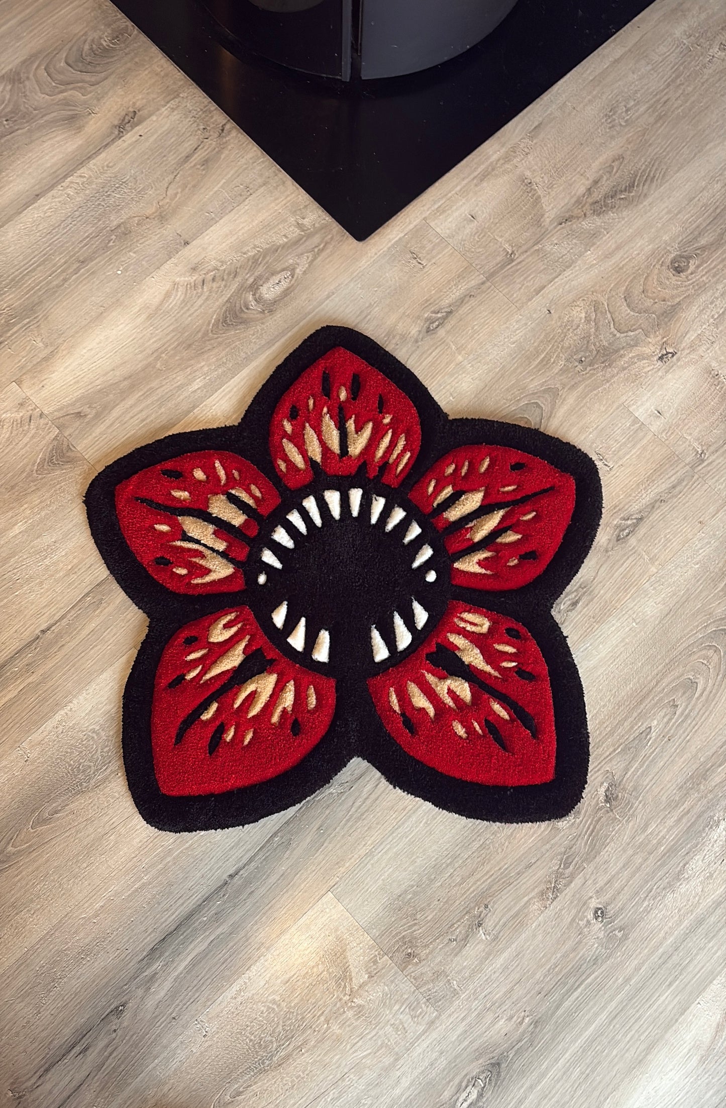 Tapis Démogorgon 100% fait main (70x70cm) Tufting/Rug LIMITÉ À 10PCS