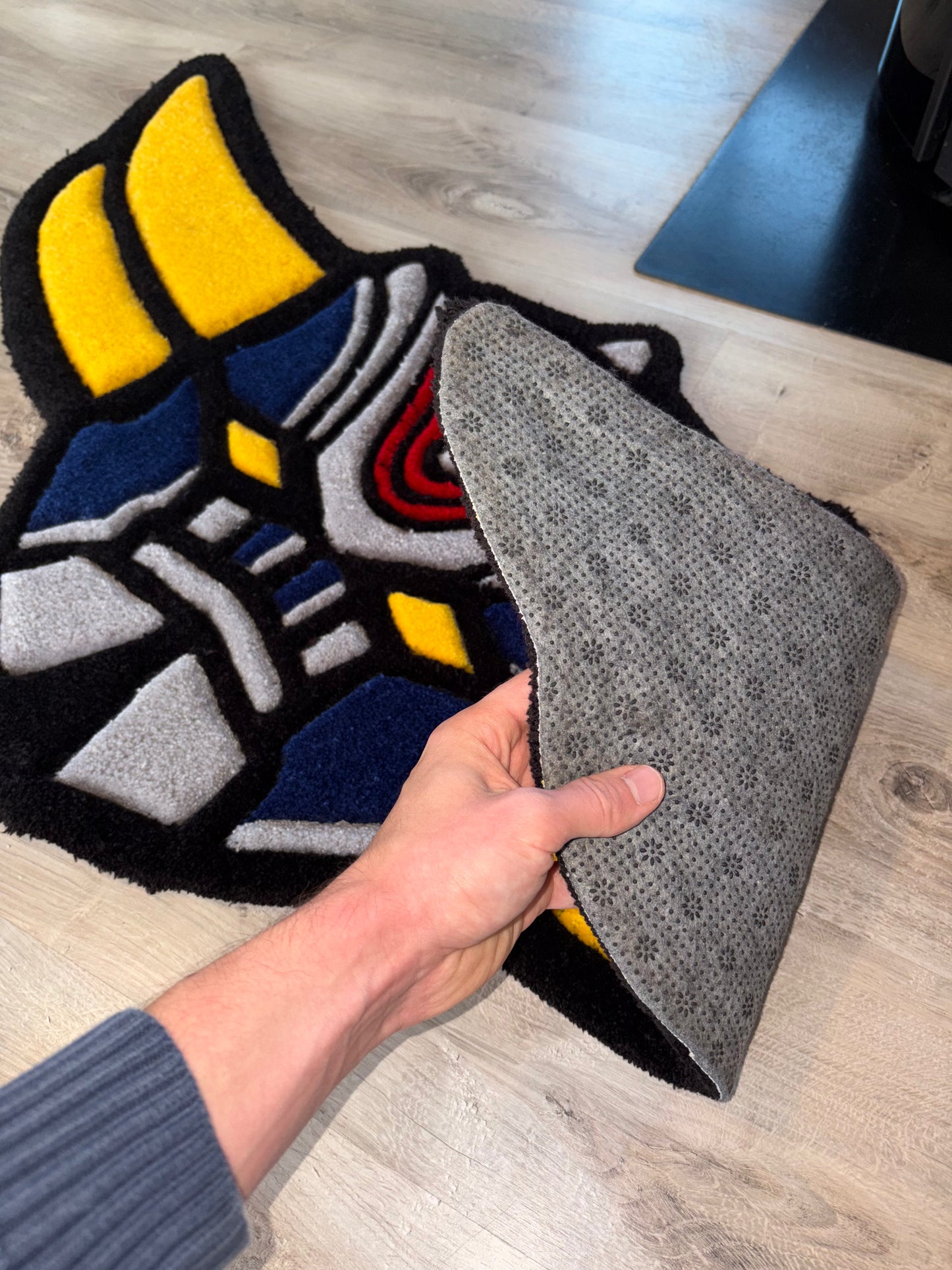 Tapis Goldorak (100% fait main) 120x55cm Tufting/Rug