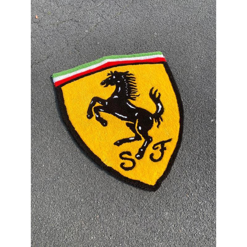 Ferrari Tapis Logo en Velours de Haute Qualité - Modèle Unique et Distinctif