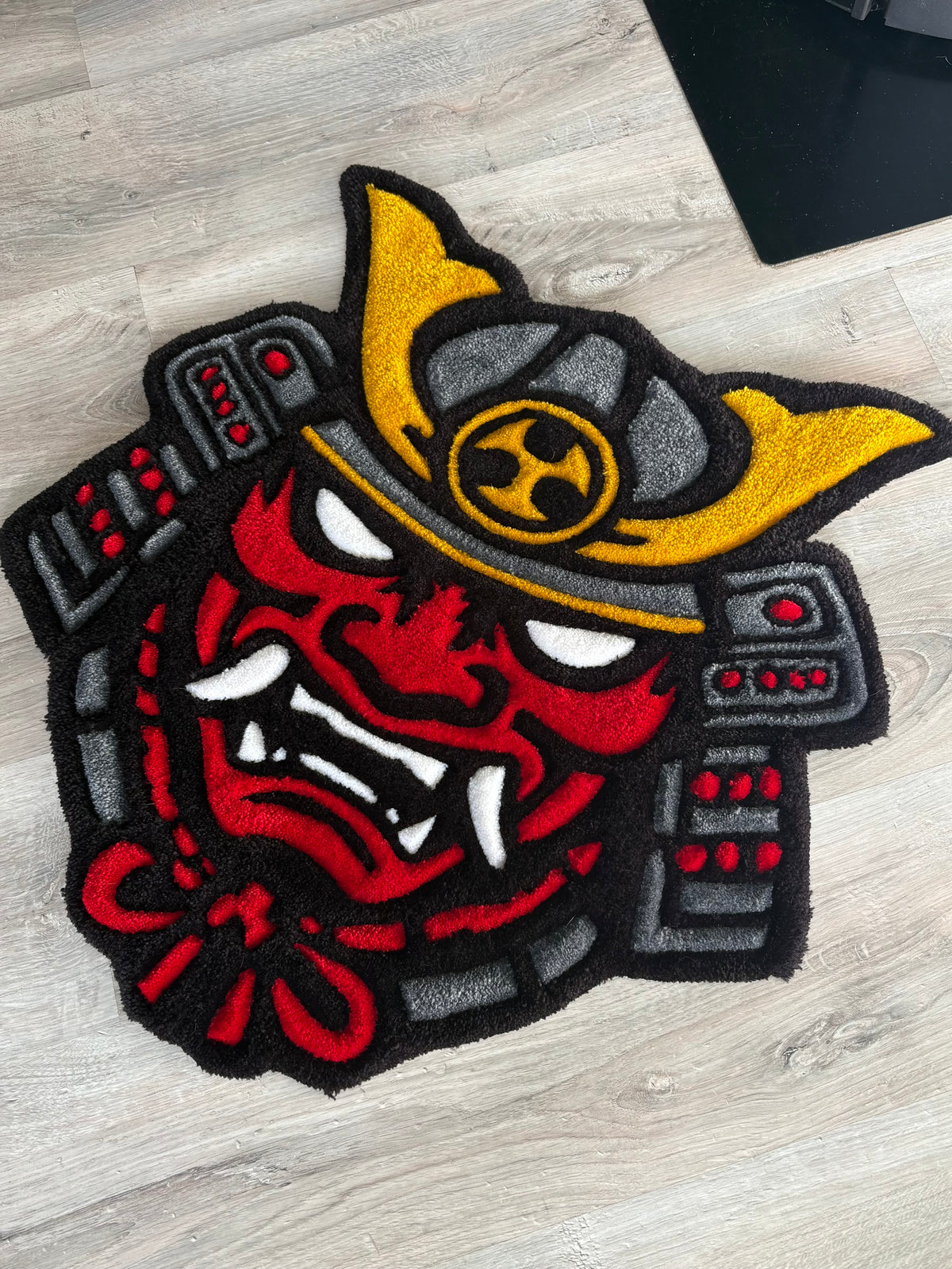 Tapis Masque de samouraï Japonais 65x65cm - 100% fait main