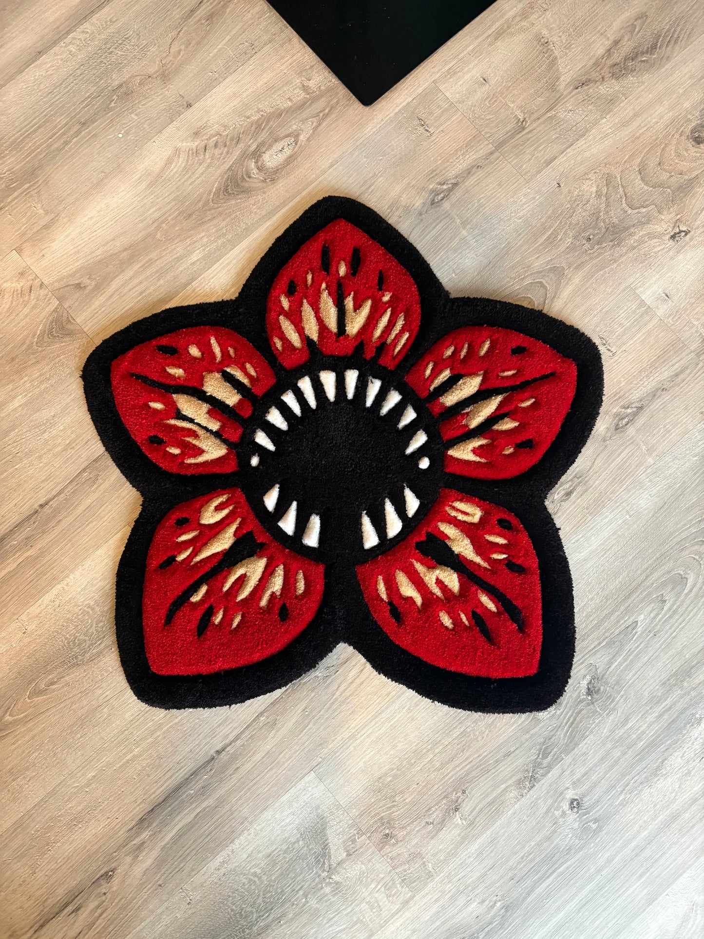 Tapis Démogorgon 100% fait main (70x70cm) Tufting/Rug LIMITÉ À 10PCS