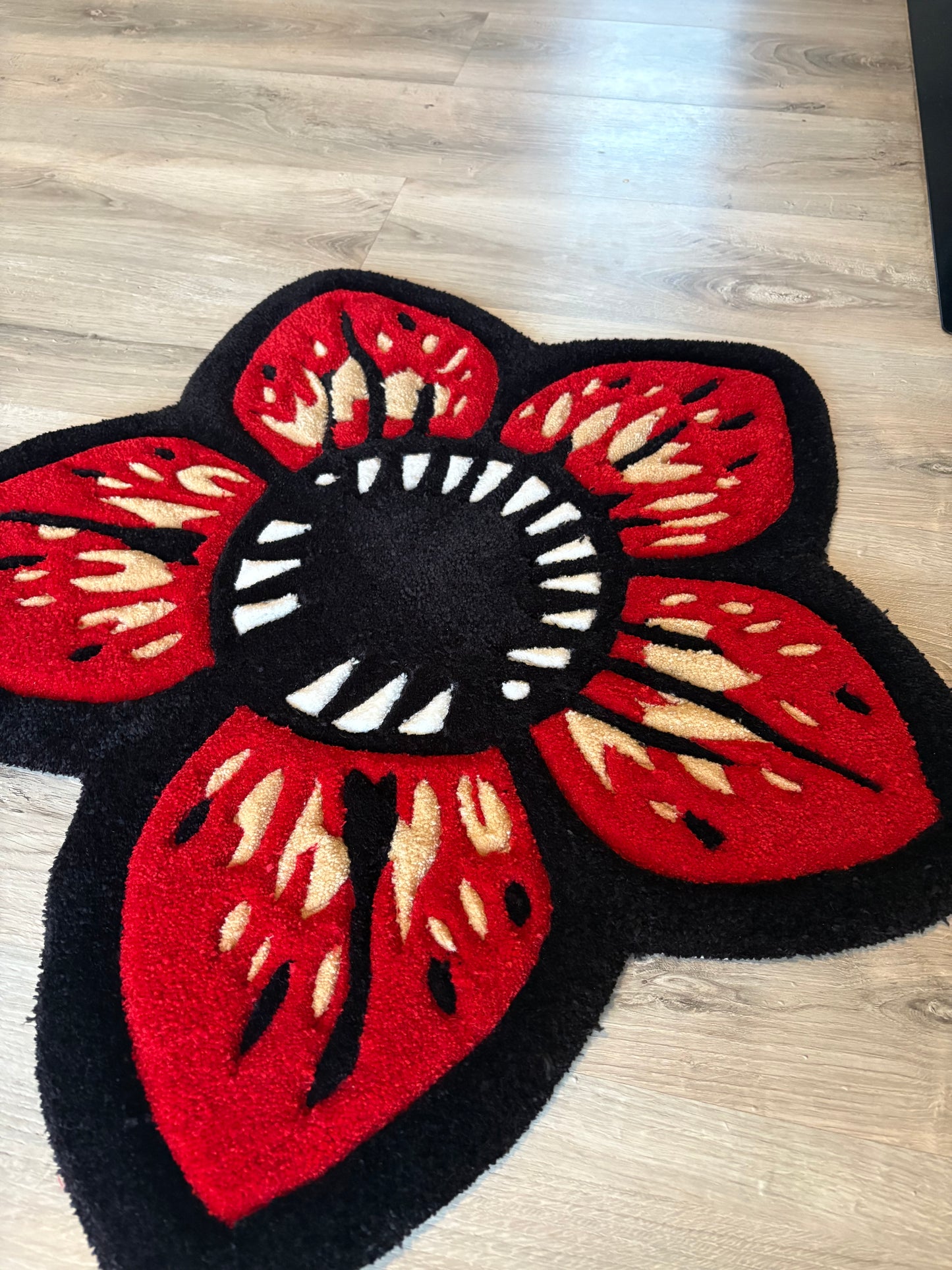 Tapis Démogorgon 100% fait main (70x70cm) Tufting/Rug LIMITÉ À 10PCS