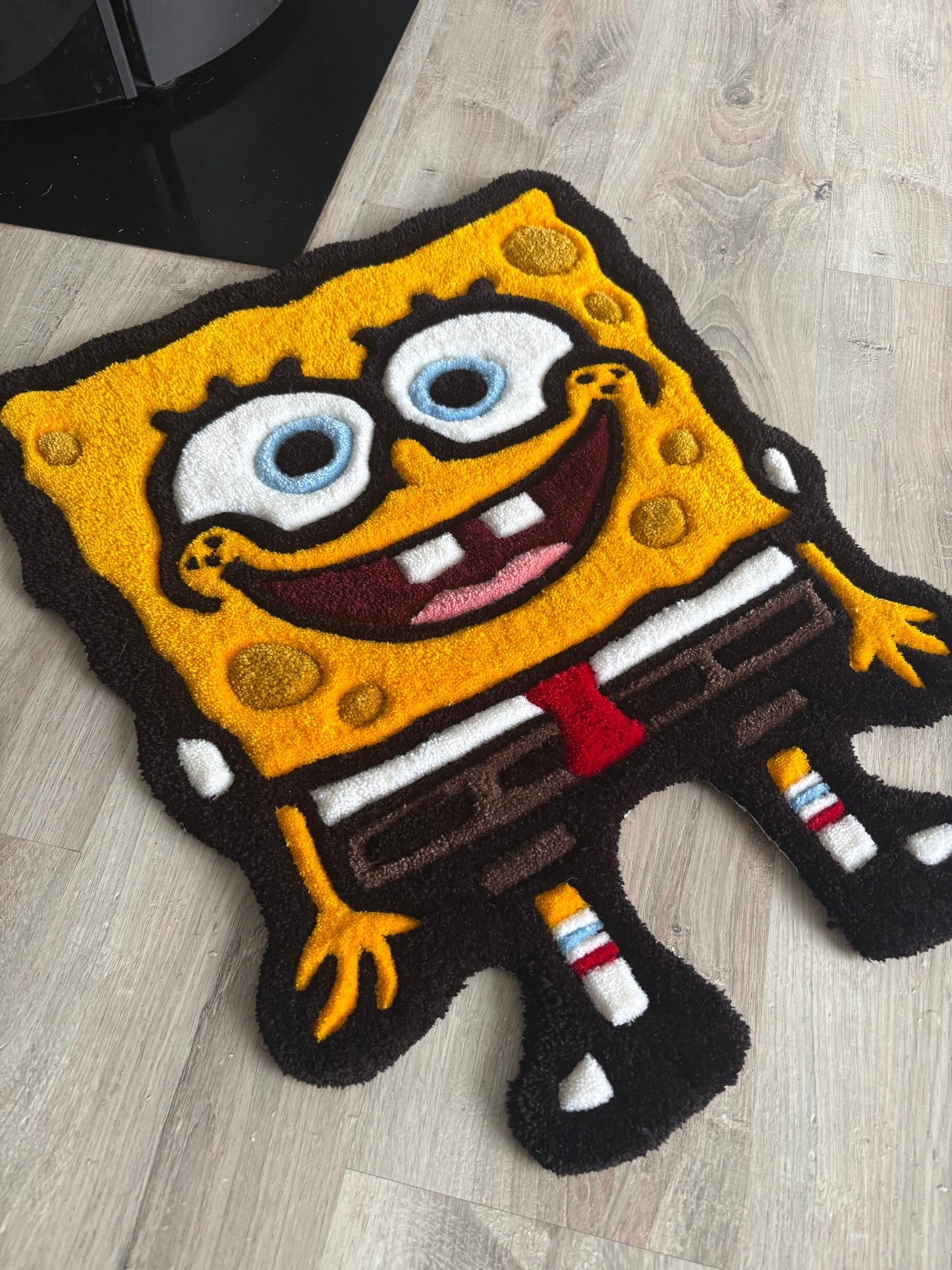 Tapis Tufting Bob l’éponge 70x63cm - 100% fait main
