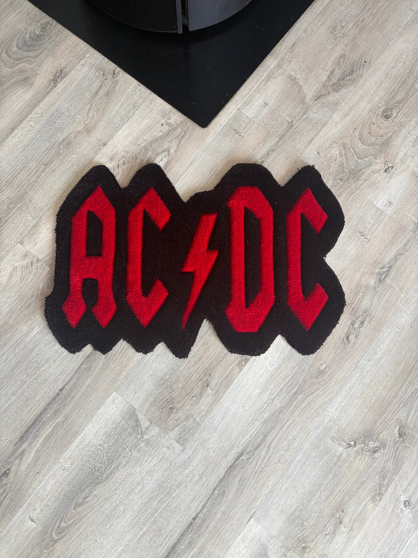 Tapis AC/DC (100% fait main) 70x44cm Tufting/Rug