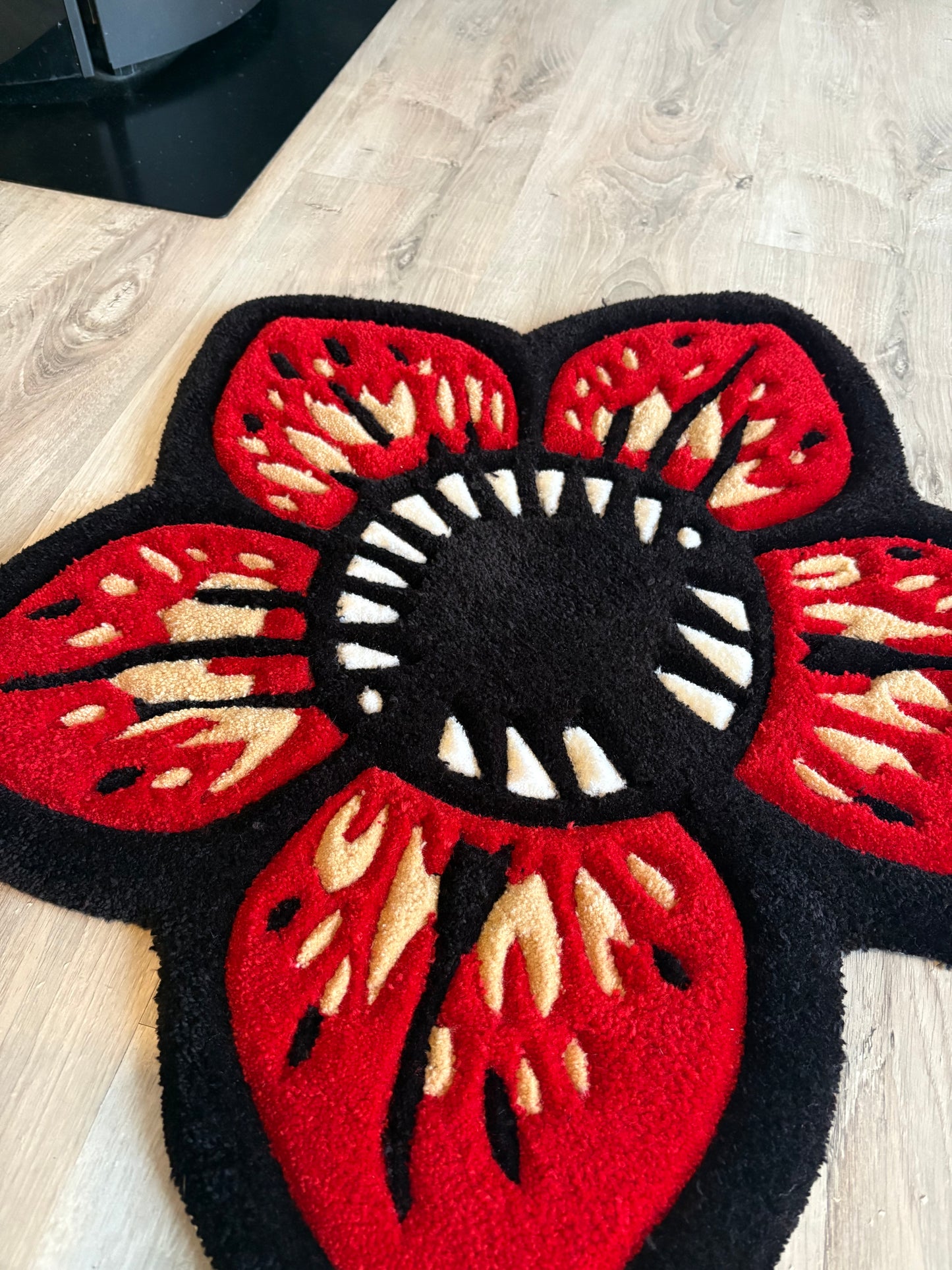 Tapis Démogorgon 100% fait main (70x70cm) Tufting/Rug LIMITÉ À 10PCS