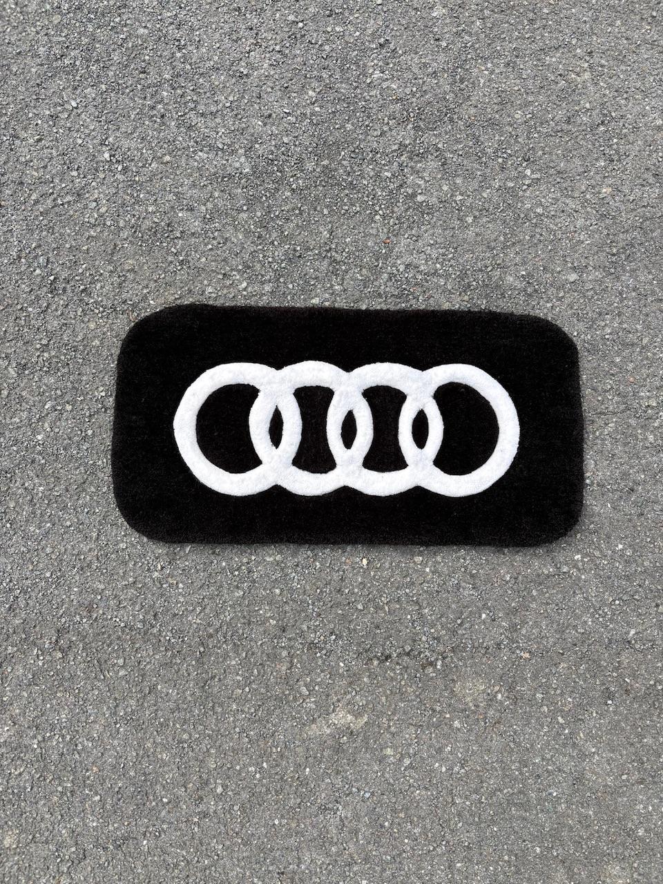 Tapis Audi Noir/Blanc 70x35cm Tufting/Rug