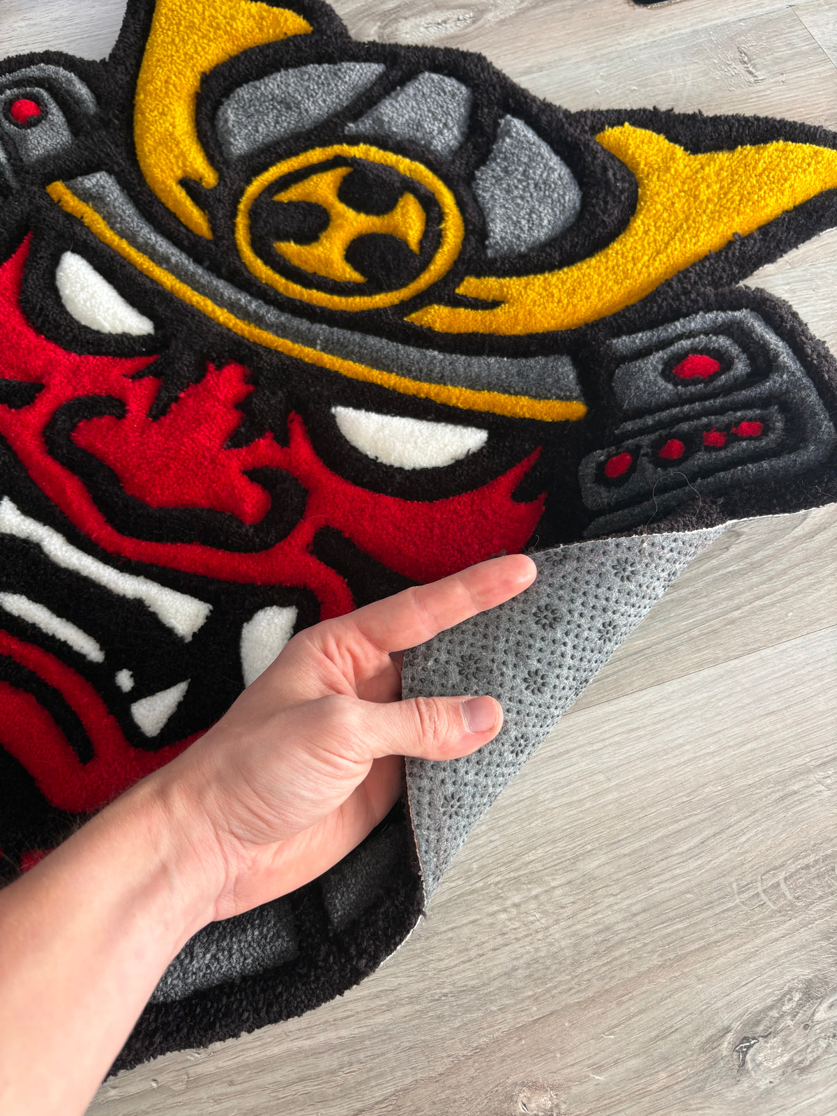 Tapis Masque de samouraï Japonais 65x65cm - 100% fait main