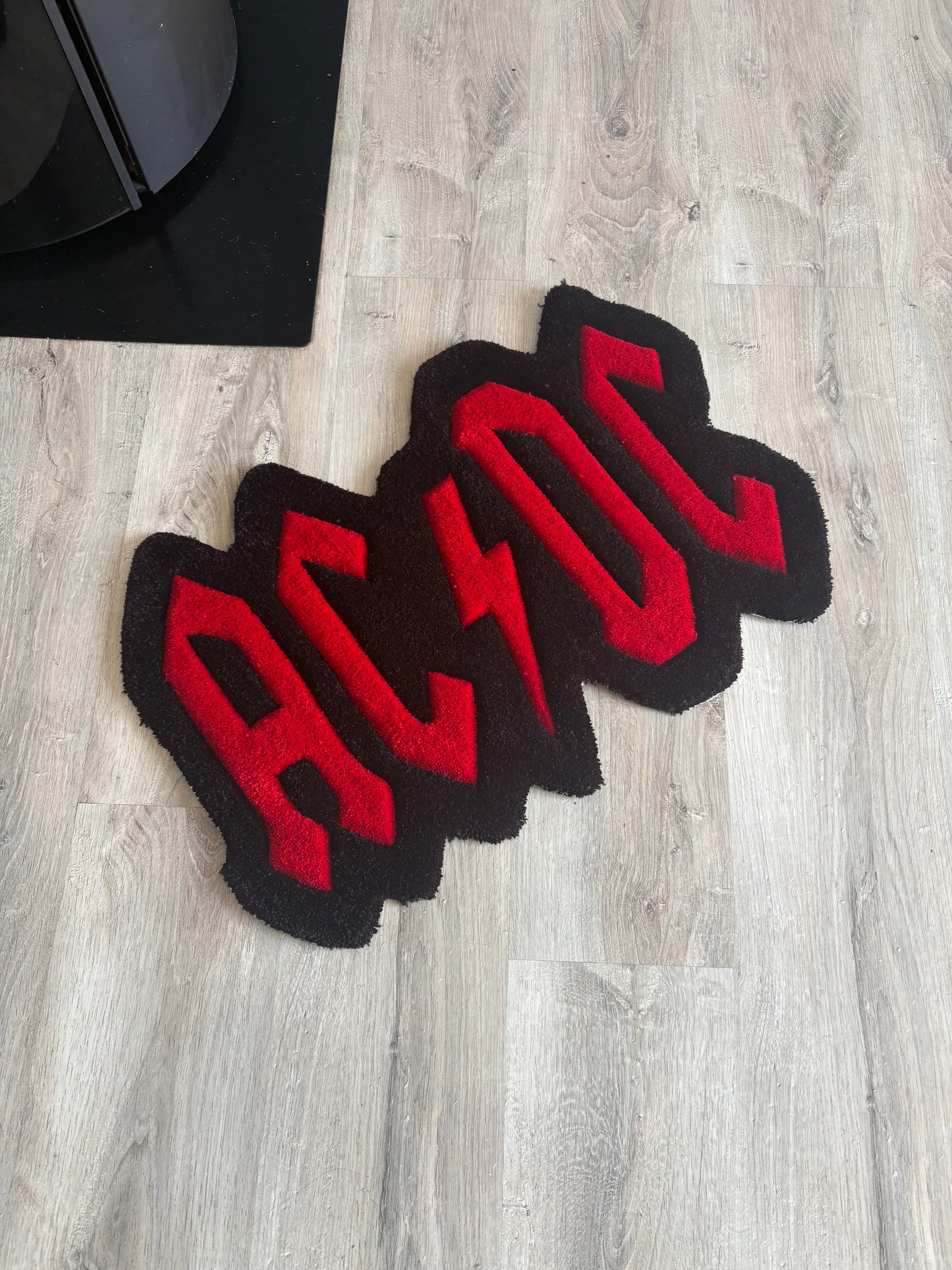Tapis AC/DC (100% fait main) 70x44cm Tufting/Rug