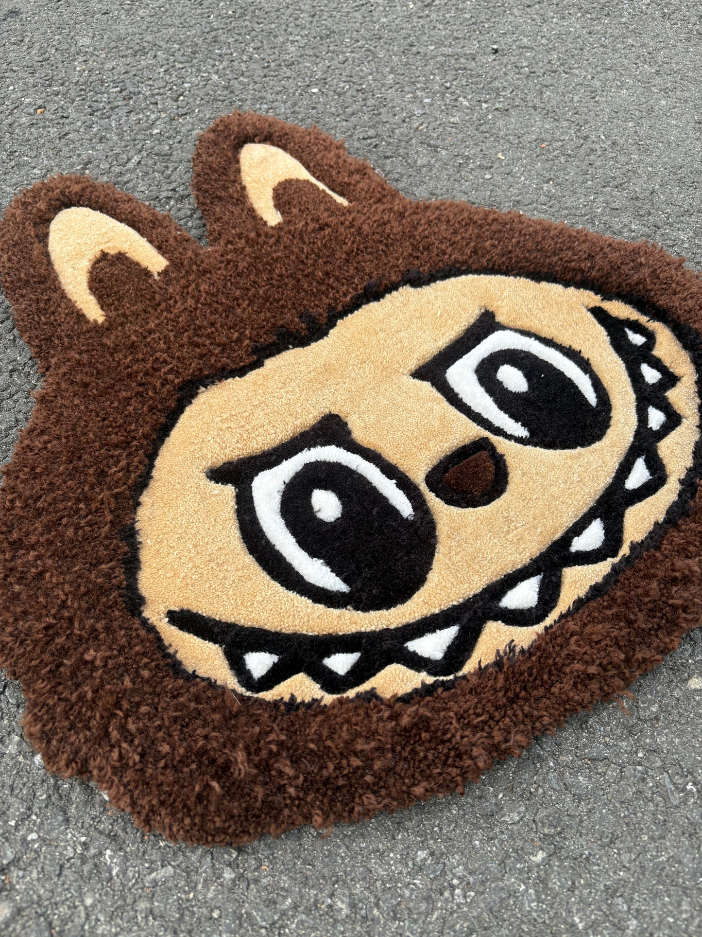 Tapis Labubu (100% fait main) 65x50cm Tufting/Rug