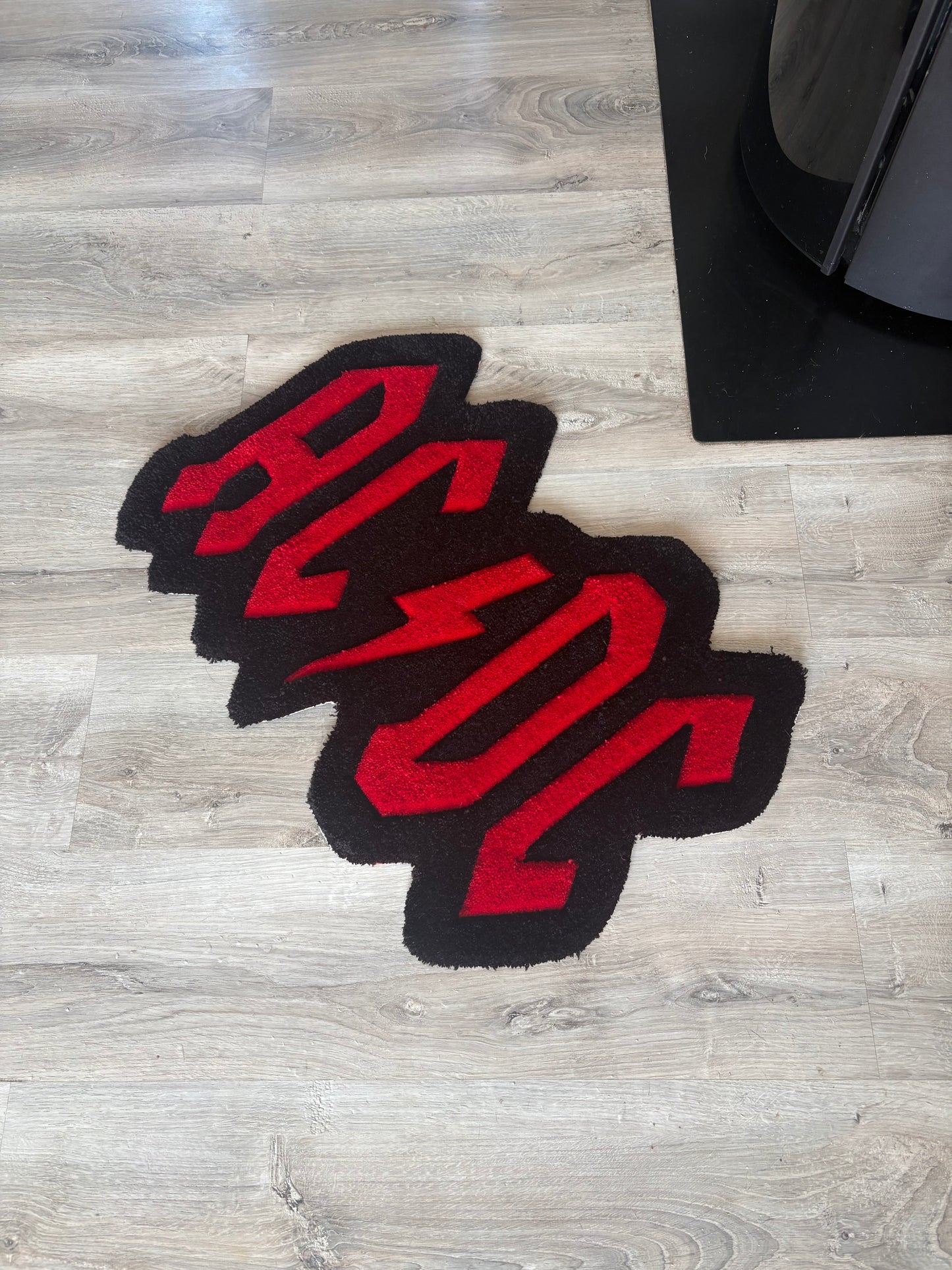 Tapis AC/DC (100% fait main) 70x44cm Tufting/Rug