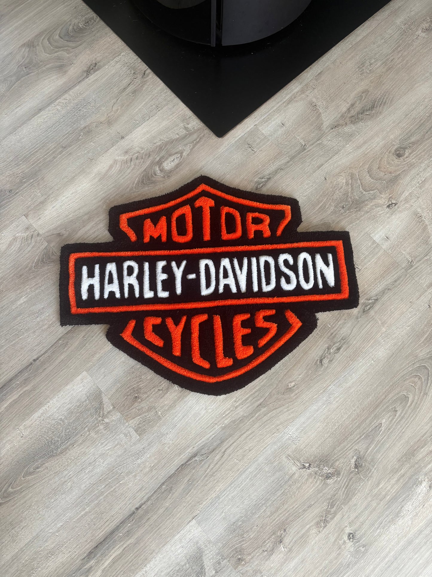 Tapis Tufting Harley-Davidson 70x55 cm – 100% fait main