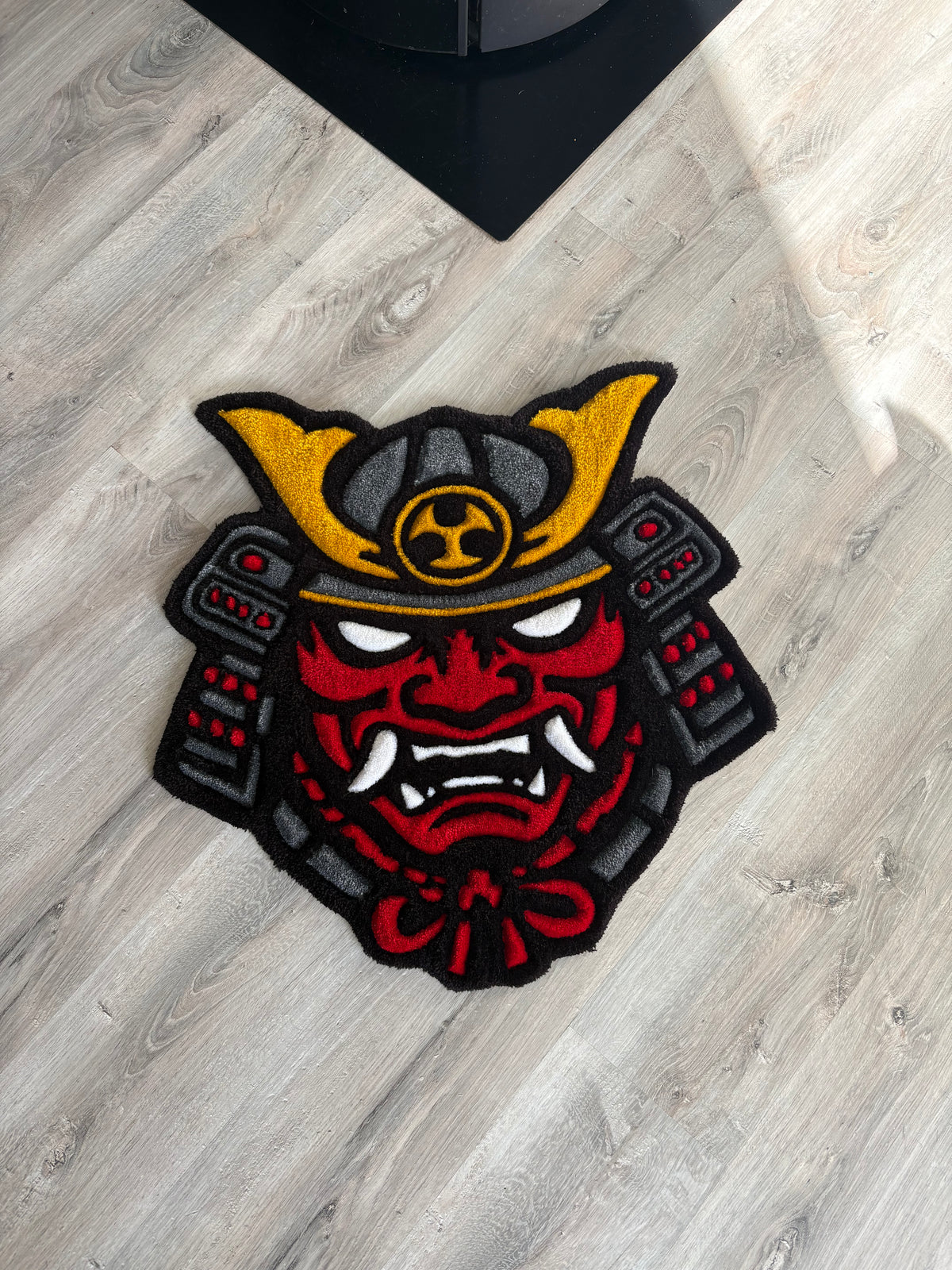 Tapis Masque de samouraï Japonais 65x65cm - 100% fait main