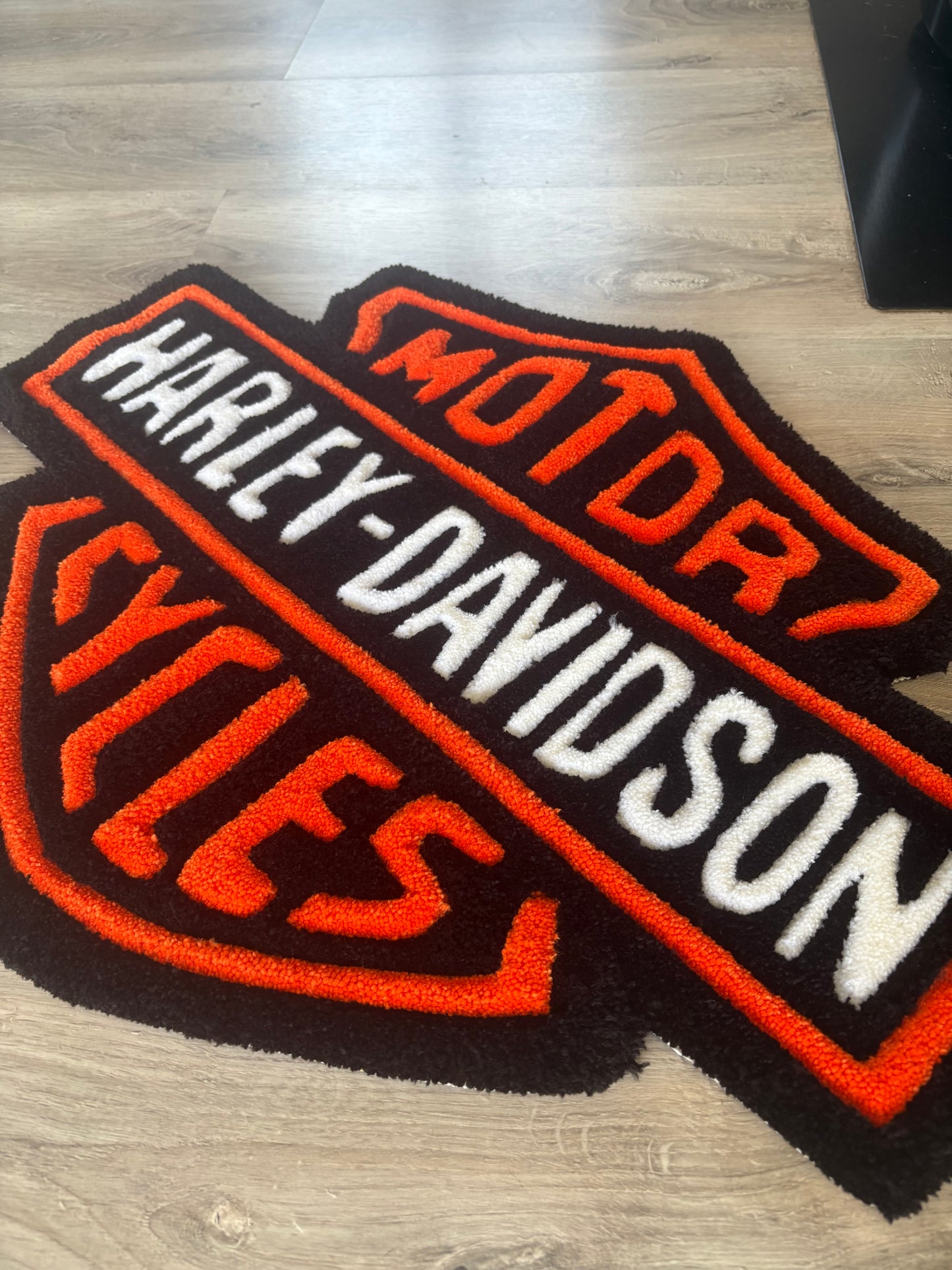 Tapis Tufting Harley-Davidson 70x55 cm – 100% fait main