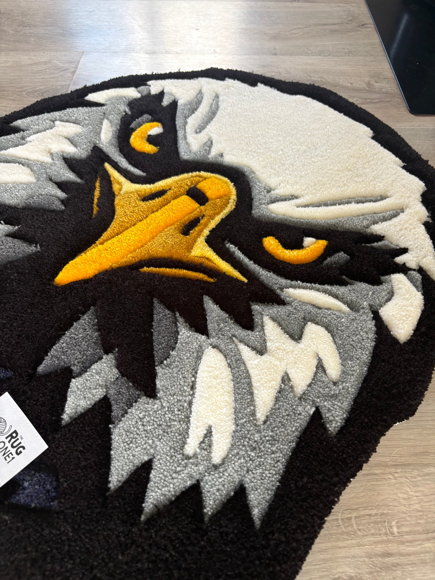 Tapis Aigle 70x65cm ( 100% fait main ) Tufting/Rug