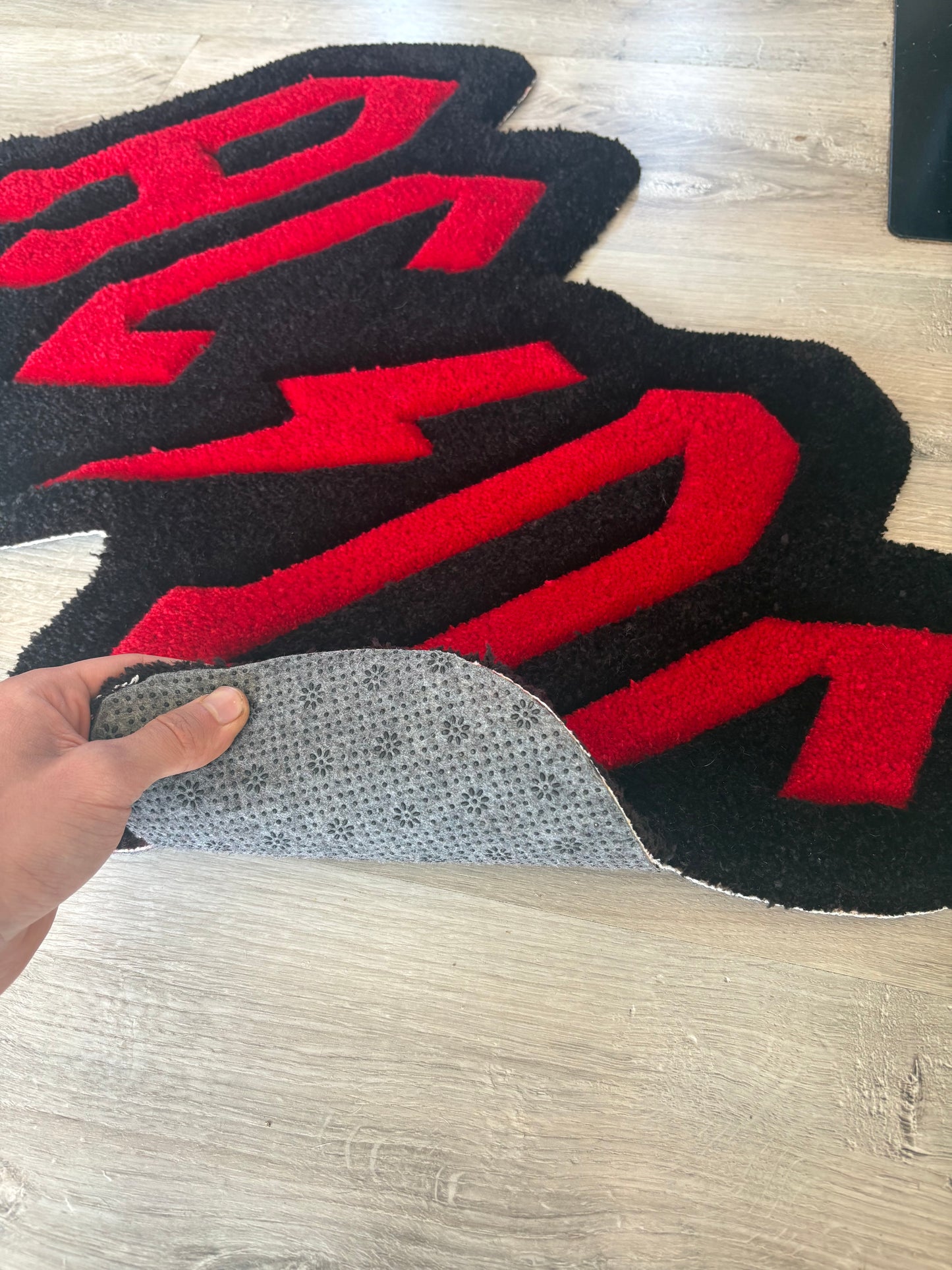 Tapis AC/DC (100% fait main) 70x44cm Tufting/Rug